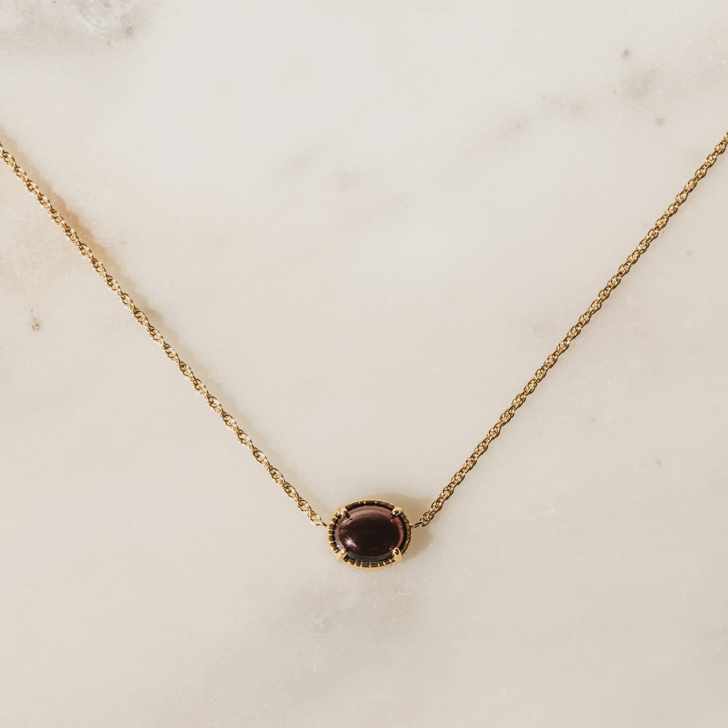 Fayén Bezel Necklace