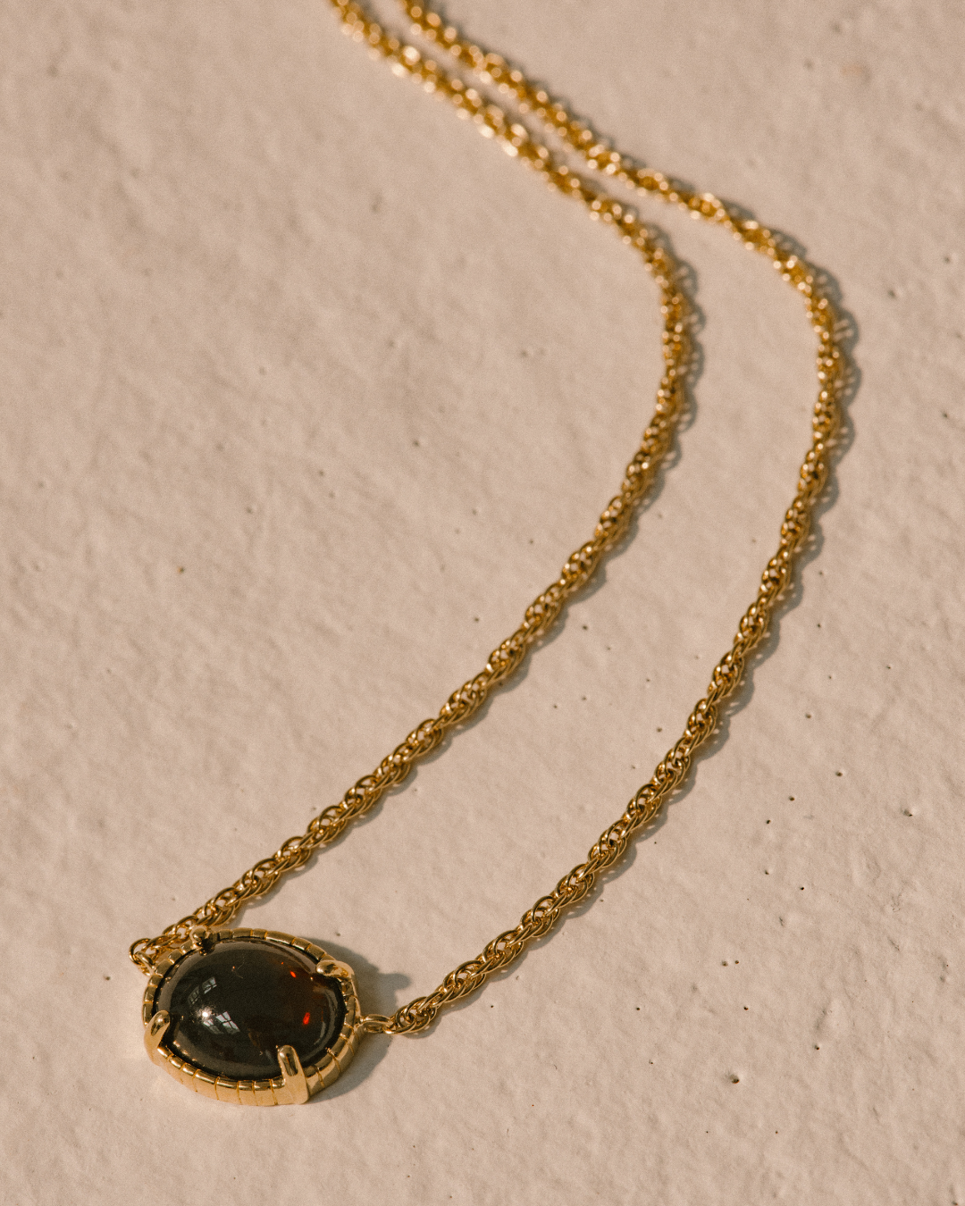 Fayén Bezel Necklace